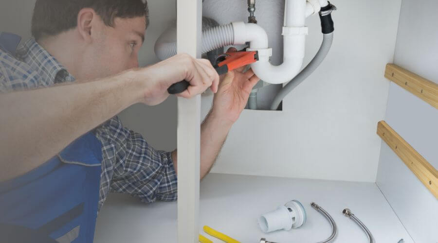 Expert burst pipe repair services in Iroquois, IL
